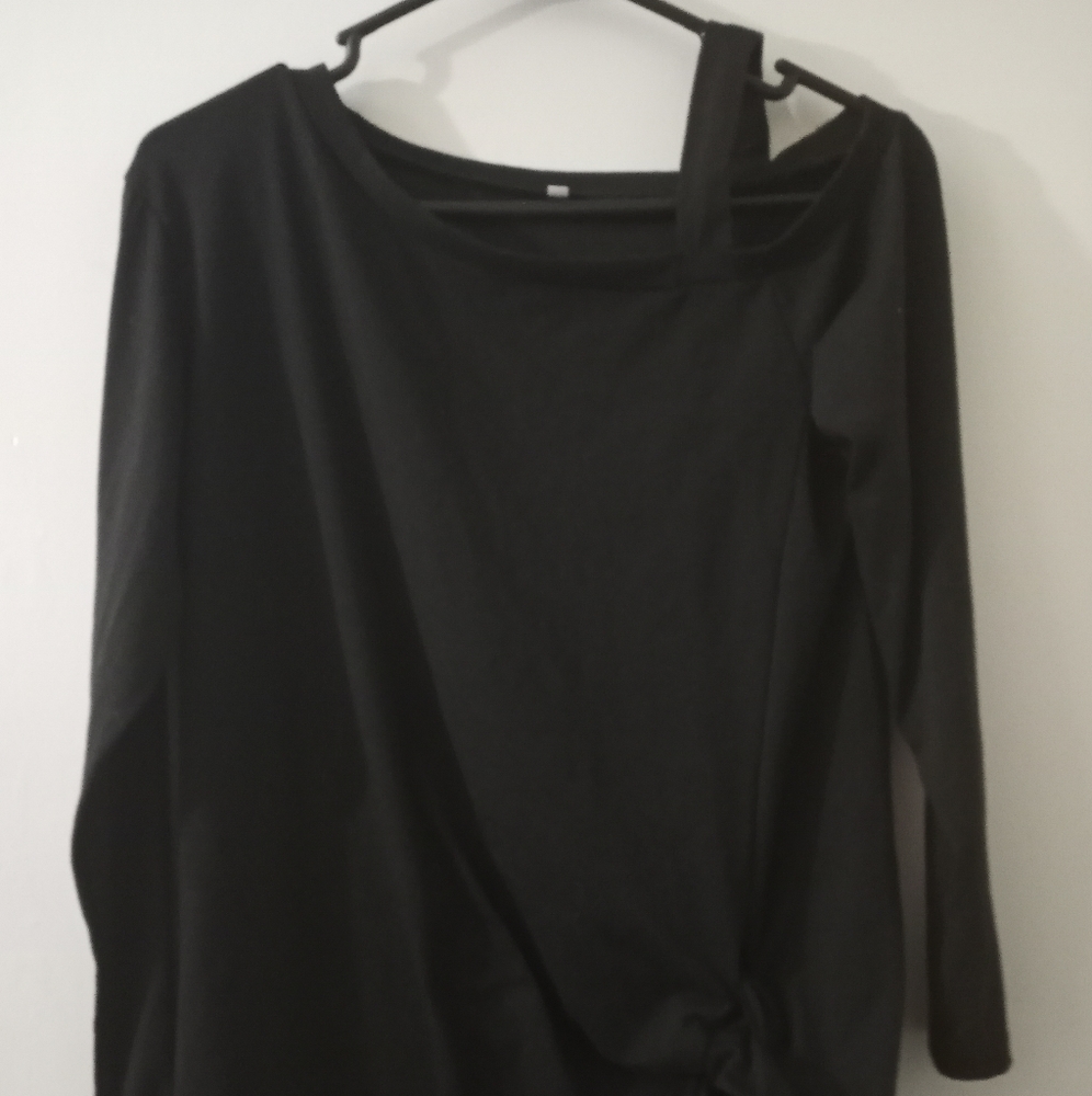 Woman's Cold Shoulder Long Sleeve Shirt.